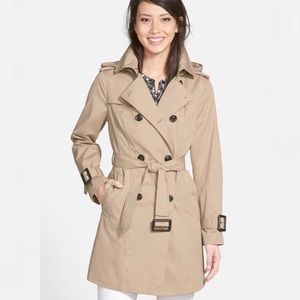NWOT London Fog trenchcoat w/ detachable lining!